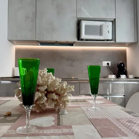 New Private Parking And Ac Apartment